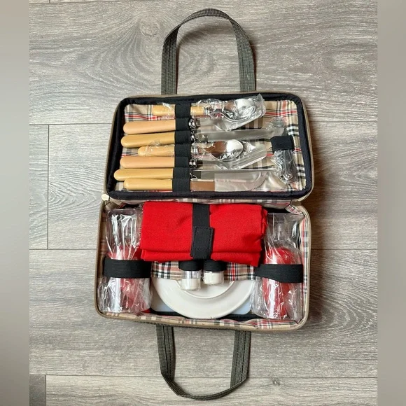 En Route Picnic Kit - Picture 1 of 4